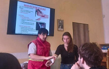 I záklon hlavy může zachránit život. Jak na první pomoc?