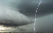 Bouřky i kroupy. Meteorologové vydali výstrahu