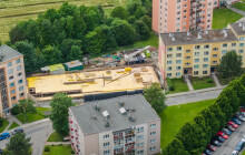 Tady roste parkovací dům. Pro 70 řidičů