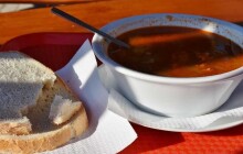 Zámecká zahrada ve Velkém Týnci v sobotu hostí Pivní a gulášové slavnosti