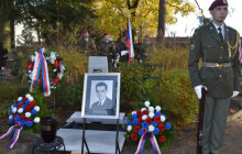 Po 82 letech se hrdina vrátil domů. Ostatky parašutisty Martínka se vrátily do vlasti