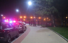 Policie v Přerově pronásledovala zdrogovaného řidiče. Po havárii prchal k rybníku