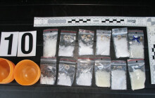 Policisté rozkryli pervitinovou síť. Žena skončila ve vazbě, další tři dopadeni po předávce