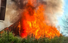 AKTUÁLNĚ: Na Šumpersku hoří stodola. Na místě jsou čtyři jednotky hasičů