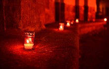 Arcibiskupský palác i Sněženka. Památky budou svítit rudě