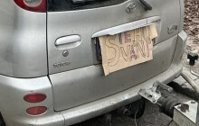 Cedule na SPZ nepomohla. Řidič v Olomouci pokutu neobešel