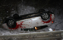 Novoroční jízda skončila na střeše. Řidič u Olomouce nadýchal 2,5 promile