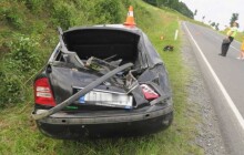 Řidička nezvládla řízení, když kontrolovala svého psa v autě