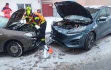 AKTUÁLNĚ: Nehody a sníh na střeše. Hasiči kvůli sněhu zasahují na několika místech v kraji