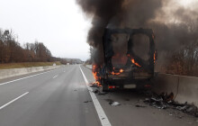 Na D35 hořelo nákladní vozidlo. Dálnice je průjezdná jedním pruhem
