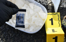 VIDEO: Metrák pervitinu, zbraně i pěstírna. Policisté zasahovali i v Olomouckém kraji