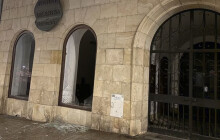 Výlohu zelináře z Dolňáku zdemoloval vandal. Nedoběhl daleko