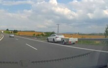Policie prosí širokou veřejnost o pomoc při objasnění nehody na dálnici D35 u obce Dolní Újezd