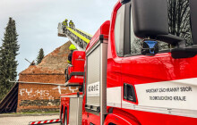 AKTUÁLNĚ: Hasiči zasahují na sídlišti v Lošticích, u destrukce