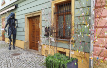 Šemberka opět hraje velikonočními barvami. Děti vytvořily výzdobu na svátky