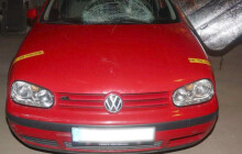 Drama před Albertem v Litovli. Zloději najeli autem na člena ochranky