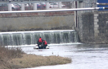 Vojta se pořád nenašel. Policie prověřuje možnost, že se utopil