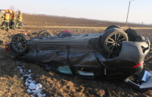 Vjel do křižovatky, pro druhého řidiče letěl vrtulník. V nemocnici skončil i cyklista