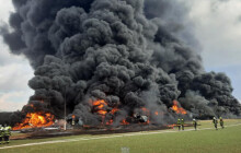 VIDEO: Černý kouř na Přerovsku. Po vykolejení vlaku hořely cisterny s benzenem