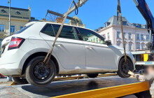 Ani parkovací kartu, ani průkaz invalidy neměl. Řidič využil kartu po zesnulém