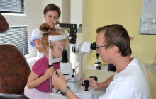 Až o polovinu kratší čekací doba. Prostějovská nemocnice rozšiřuje péči pro děti s očními vadami