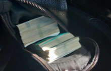 VIDEO: Převážel skoro milion a mlžil o původu. Řidič tvrdil, že jde o nákup náhradních dílů