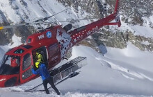 Jeden visel na okraji, druhý byl 10 metrů hluboko. Policistka zachránila horolezce v Alpách