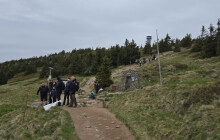 Dobrovolníci uklidili okolí Králického Sněžníku, pomáhali i Poláci