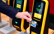 Highlighty týdne: Platba kartou v tramvaji, pohár pro Sigmu a otrávení vlci