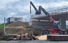 Výstavba D55 pokračuje. O víkendu silničáři pracovali na ekoduktu