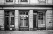 FOTO: Výlohy jako svědkyně doby. Fotograf po 46 letech znovu zachytil centrum města