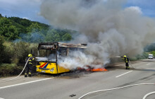 Hasiči likvidovali hořící autobus na D1. Úsek je průjezdný