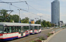 Přehled uzavírek: Na Střední Novosadské se chystá i oprava přejezdu