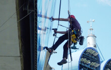 Andrův stadion se chystá na ligu, včetně banneru na jižní tribuně