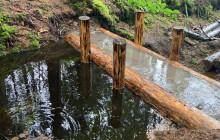 Jedna přehrážka, velký efekt. Voda se na Rejvízu vsakuje do rašeliniště