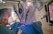 Lékaři FN Olomouc kliniky ORL léčí rakovinu pomocí nejmodernějšího robotického systému