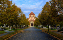 Do odvolání uzavřeno. Hřbitov v Neředíně poškodili vandalové