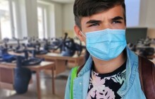 Začátek školního roku se opět neobejde bez roušek a testování