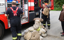 Hasičské hadice a fotbalové míče našly nový domov v olomoucké zoo
