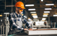 Inspektoři odhalili 252 nelegálních pracovníků, hrozí pokuty až desítky milionů korun