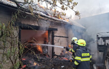 V obci na Olomoucku hořelo. Hasiči zachraňovali majitele i koně