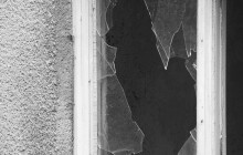 Na svou známou čekal v její posteli. Noc ale strávil v cele