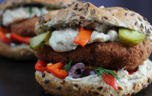 Evropský zákaz „rostlinných burgerů“ dopadá i na kraj. Výrobci mění názvy produktů