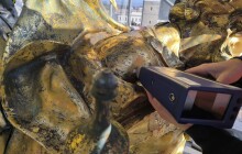 Zlacené části sloupu zkoumají vědci. Kdy bude hotovo?