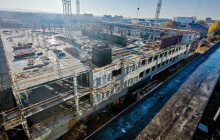 FN už má hotovou polovinu stavby ústředního pavilonu. Otevřít ho chce v roce 2028