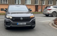 Srazil strážníka, který řídil dopravu. Řidič byl pod vlivem