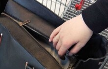 Kradla čokoládu. Chuť na sladké ji může stát až tři roky za mřížemi