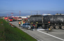 VIDEO: Dálnice D1 jako dějiště cvičení. Hasiči a záchranáři řešili desítky zraněných