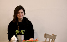 Nejvíc mě inspiruje zahrada, zajímají mě hanácké tradice, říká oceněná sklářská designérka