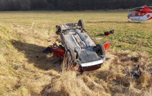 Dopravu na trati u Bohdíkova zastavila nehoda s autem, řidič se zranil